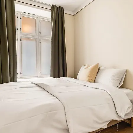 Dinbnb - Idyllic Location - 3 Bedroom Apartment