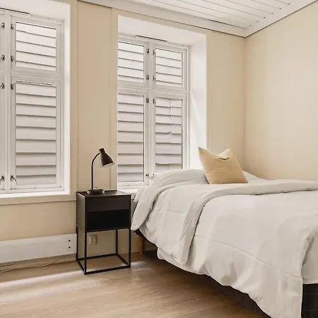 Dinbnb - Idyllic Location - 3 Bedroom Apartment