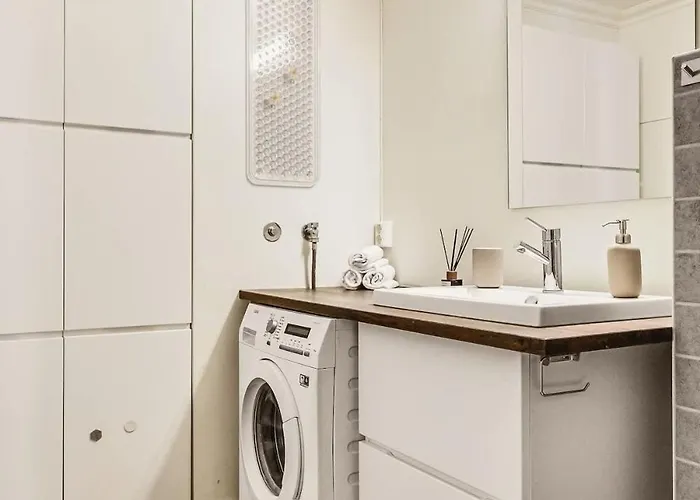 Apartman Dinbnb - Idyllic Location - 3 Bedroom *