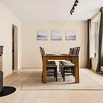 דירה Dinbnb - Idyllic Location - 3 Bedroom *
