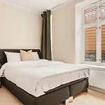 Dinbnb - Idyllic Location - 3 Bedroom ברגן