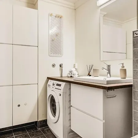 Apartamento Dinbnb - Idyllic Location - 3 Bedroom *